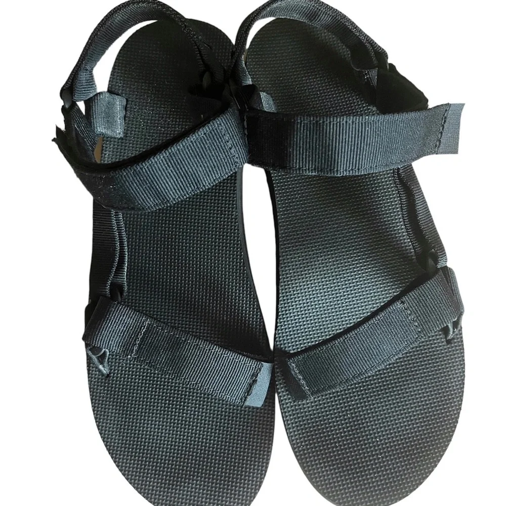 Teva black men’s